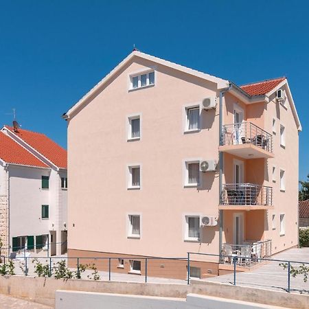 Cozy Apartment In Supetar With Kitchen Экстерьер фото