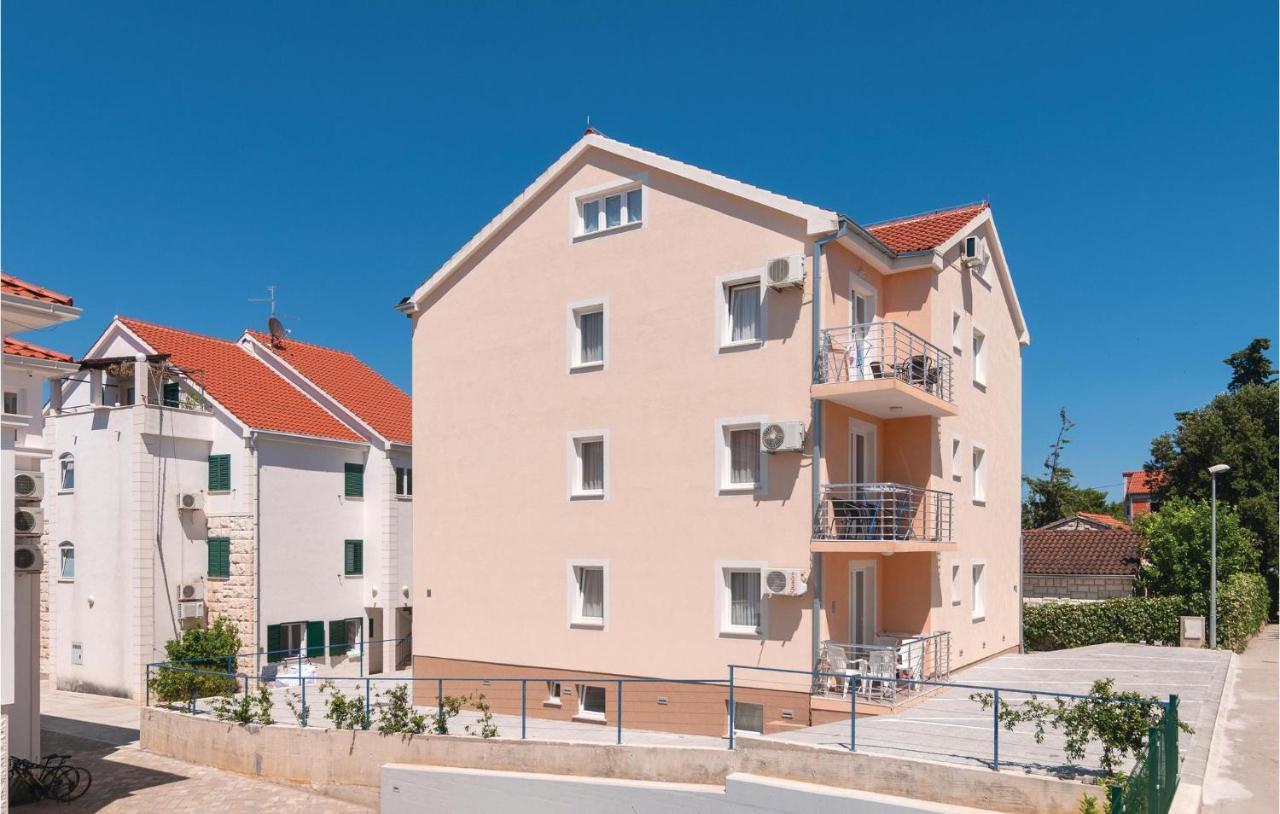 Cozy Apartment In Supetar With Kitchen Экстерьер фото