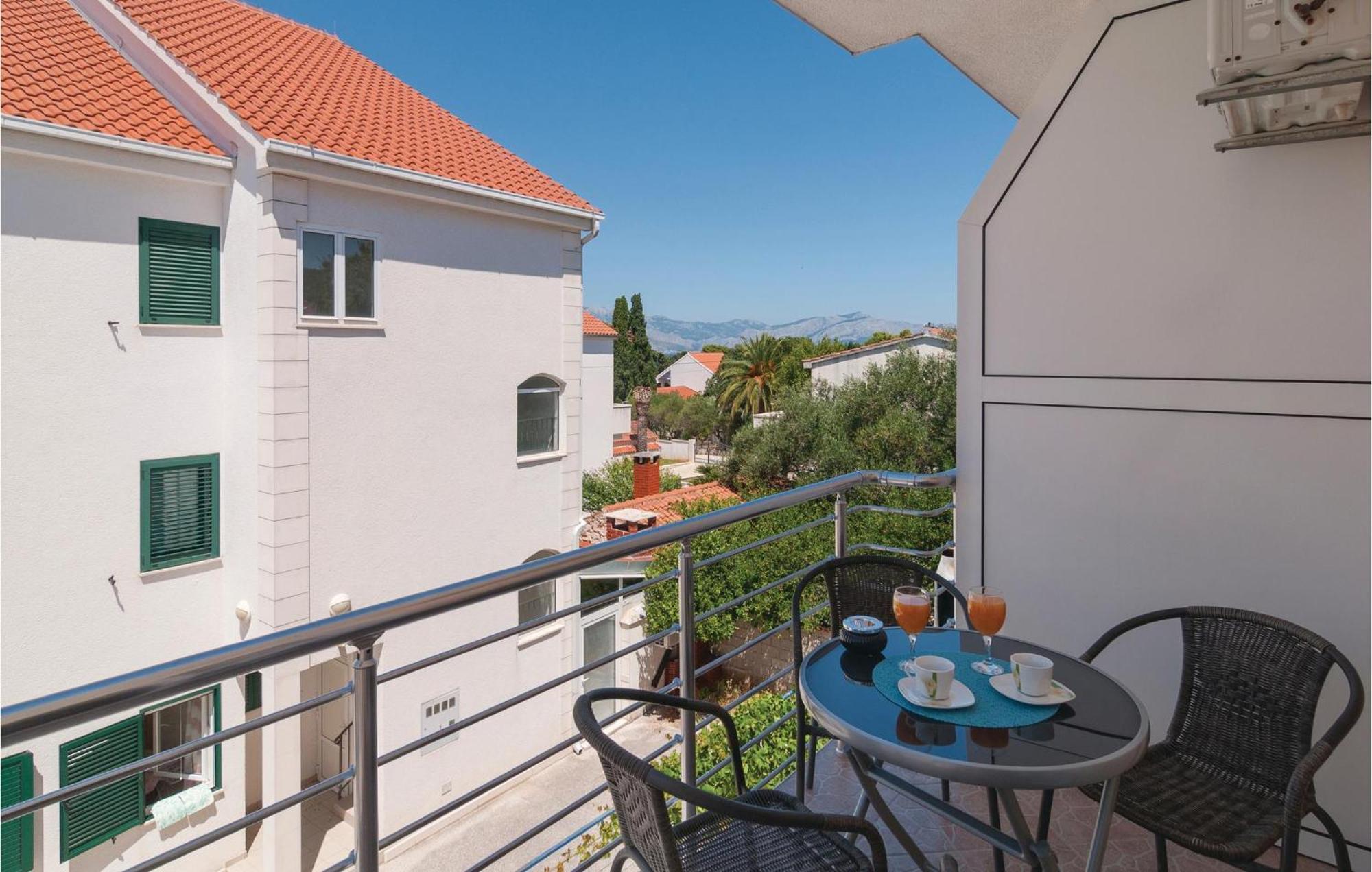 Cozy Apartment In Supetar With Kitchen Экстерьер фото