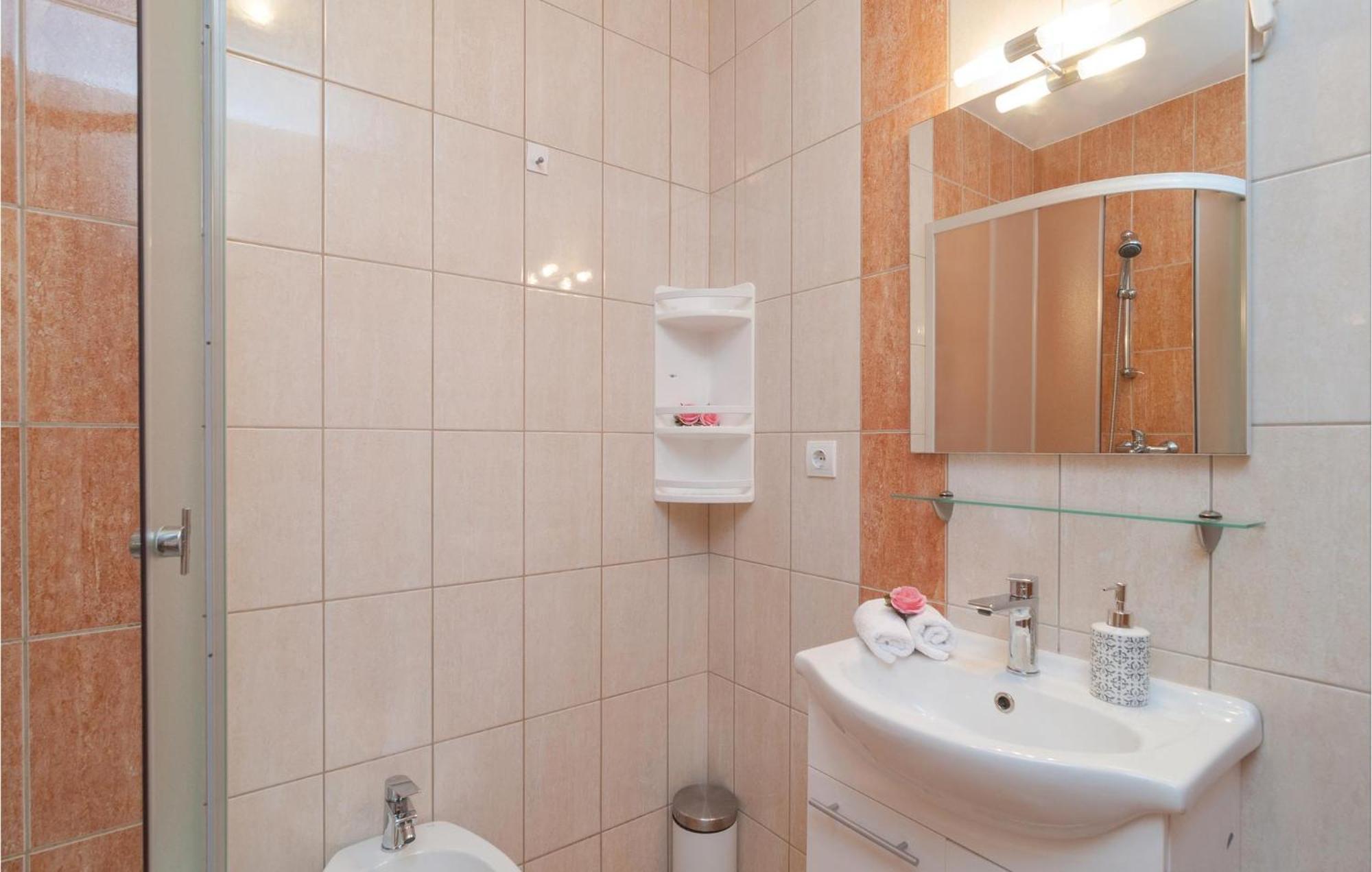 Cozy Apartment In Supetar With Kitchen Экстерьер фото